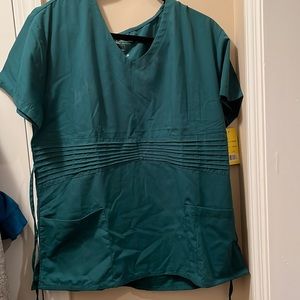 Green Town Scrubs Top & Bottom XL